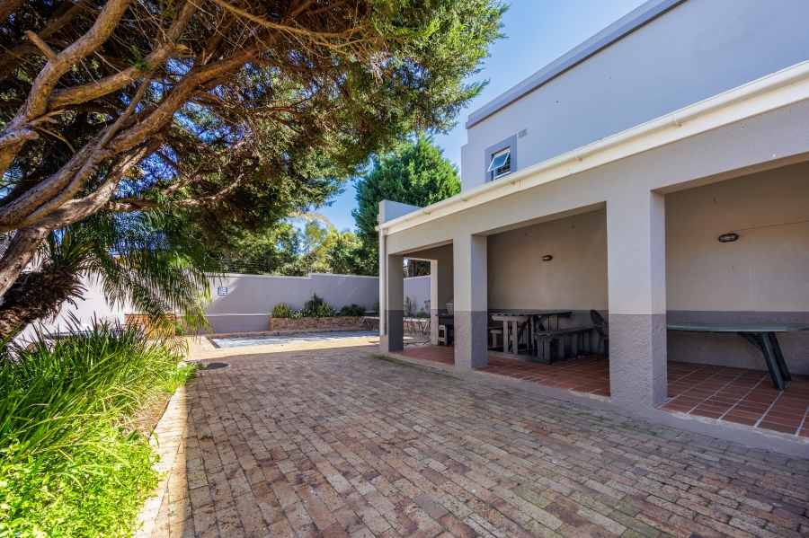 1 Bedroom Property for Sale in Uitzicht Western Cape